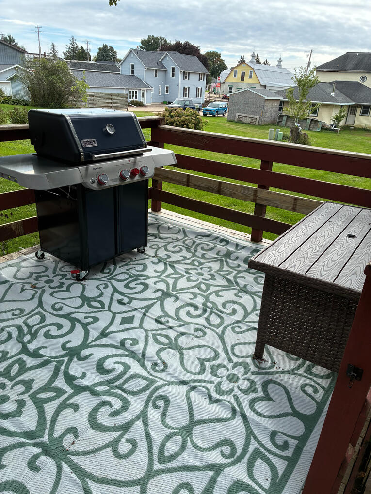 Grill & Deck Area Grill & Deck Area